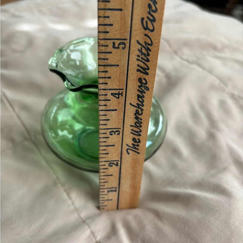 Vintage anchor hocking bud vase. Forest Green crimped ruffled edge. No callouts.